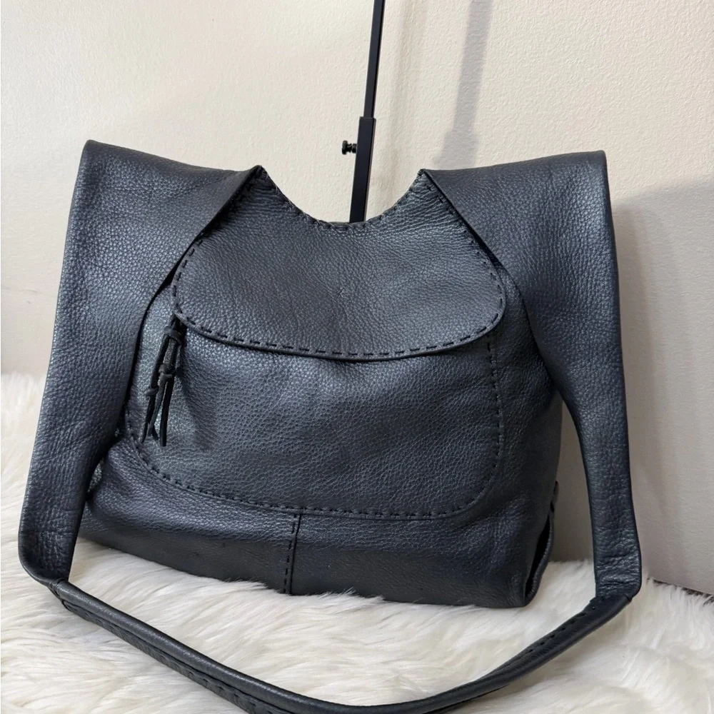 HENRY BEGUELIN  Leather Hobo Bag. Made in Italy
